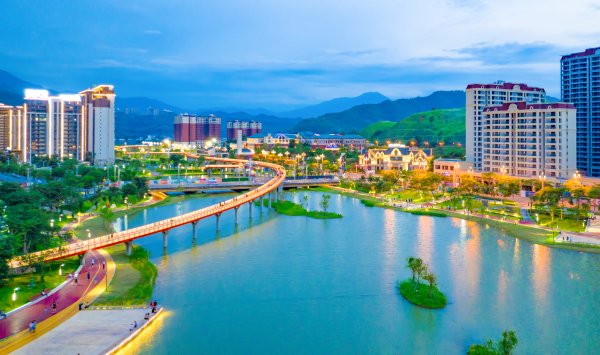 牛津配资 四川米易多彩火把节即将启幕，宠客“大礼包”来了！除了停车免费，还有这些优惠